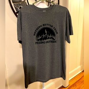 Men’s “nothing better than peeing outside” tee. Size large. Excellent condition!